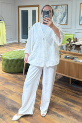 Dokulu V Yaka Tek Düğmeli Ceket ve Geniş Paça Pantolonlu İkili Takım 8883 - Beyaz